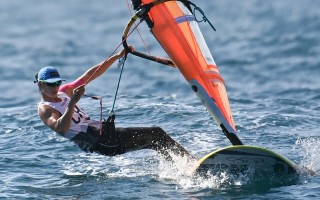 爱体育官方网站-法国运动员勇夺金牌，凯旋归来