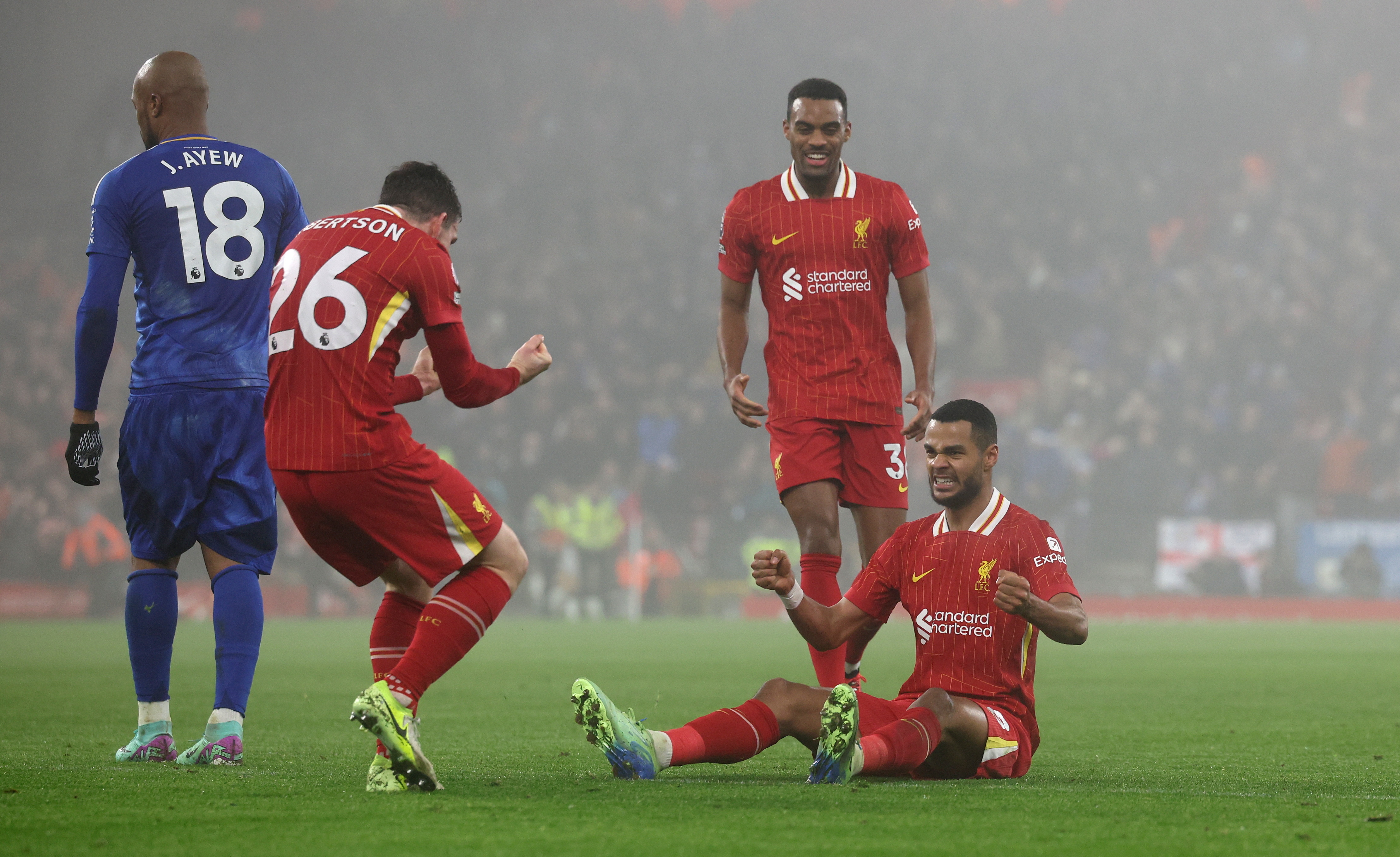 爱体育官方网站-足球比赛激烈程度高涨，胜者将尽显英姿-第1张图片-爱体育官方网站