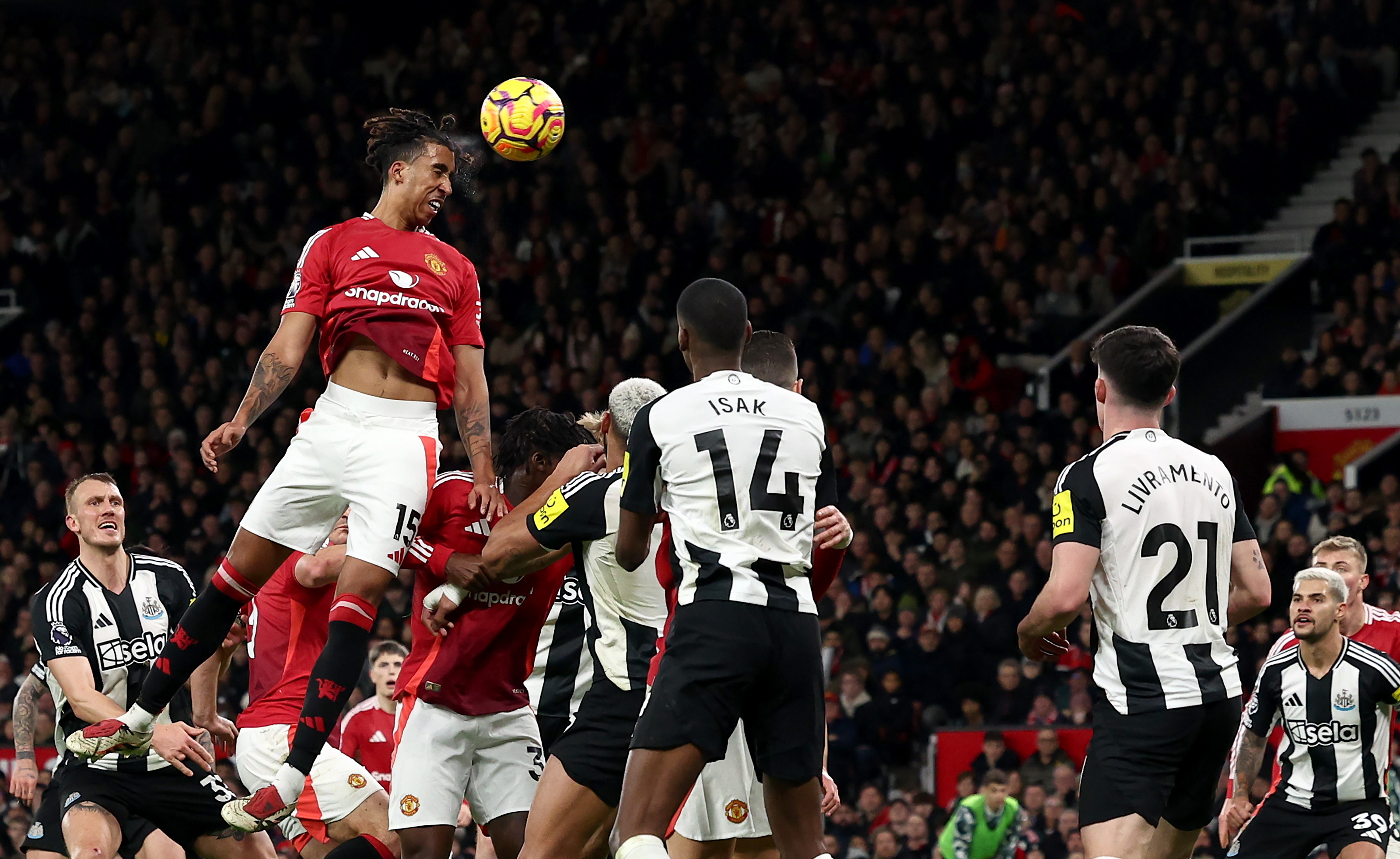 爱体育官方网站-足球比赛激烈程度高涨，胜者将尽显英姿-第2张图片-爱体育官方网站